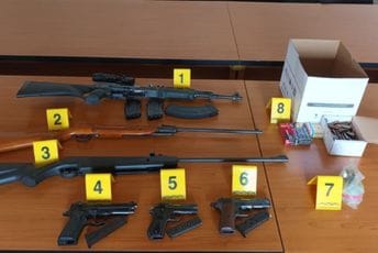 Pretresi u više gradova na sjeveru Crne Gore: Policija oduzela pištolje, puške, šok bombe, municiju