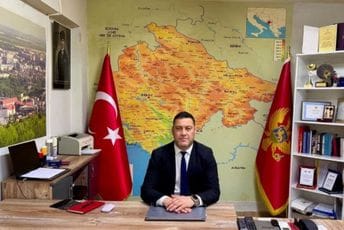 Principi ili fotelje: Politička protivrječnost Bošnjačke stranke