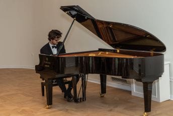 Šišević oduševio barsku publiku: Virtuozni koncert nagrađen dugim aplauzima i bisovima