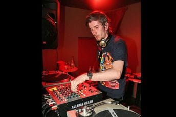 DJ Kavinsky pronađen mrtav u svom stanu u Parizu