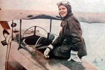 (FOTO) Žena crnogorskih korijena čije ime nosi aerodrom u Istanbulu: Krila koja su osvojila svijet – priča o Sabihi Gokčen