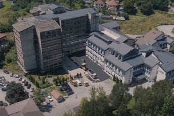 Opština Bijelo Polje: Završni radovi na uređenju platoa ispred Hitne pomoći Opština Bijelo Polje: Završni radovi na uređenju platoa ispred Hitne pomoći