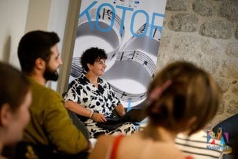 Učenje kroz predavanja ekperata i festivalsku praksu: KotorArt Akademija oblikuje novu generaciju profesionalaca u kulturi Učenje kroz predavanja ekperata i festivalsku praksu: KotorArt Akademija oblikuje novu generaciju profesionalaca u kulturi