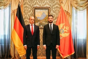 Milatović primio akreditivna pisma pet ambasadora: Sa Njemačkom i Italijom do više investicija i bržeg evropskog puta Milatović primio akreditivna pisma pet ambasadora: Sa Njemačkom i Italijom do više investicija i bržeg evropskog puta