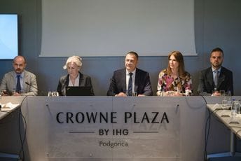 Đurović: Članstvo u EU nije garancija većih investicija; Mugoša: Crnogorska ekonomija raste, ali se ne razvija Đurović: Članstvo u EU nije garancija većih investicija; Mugoša: Crnogorska ekonomija raste, ali se ne razvija