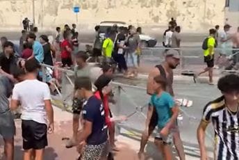 (VIDEO) Haos u španskoj sjevernoafričkoj enklavi Seuta: Hiljade migranata iz Maroka prešlo granicu (VIDEO) Haos u španskoj sjevernoafričkoj enklavi Seuta: Hiljade migranata iz Maroka prešlo granicu