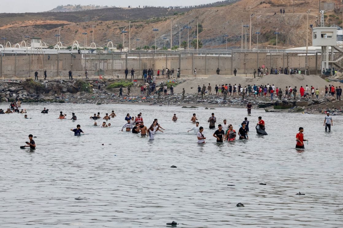 Italy Closes Air and Sea Borders with Spain Over Migrant Crisis