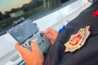 Policija koristila dron u Ulcinju, uočili rizičnu vožnju: Kažnjeno više od 20 vozača Policija koristila dron u Ulcinju, uočili rizičnu vožnju: Kažnjeno više od 20 vozača