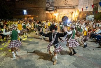 (FOTO/VIDEO) Pogledajte kako je bilo na karnevalu u Kotoru: Prodefilovalo 20 karnevalskih grupa (FOTO/VIDEO) Pogledajte kako je bilo na karnevalu u Kotoru: Prodefilovalo 20 karnevalskih grupa