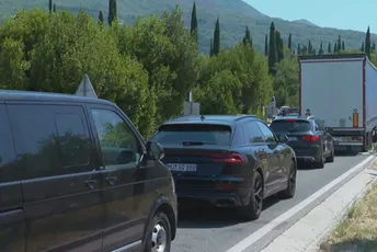 Putnica iz Crne Gore: Čekamo 16 sati; Hrvatski medij: Crnogorci spori na graničnom prelazu Putnica iz Crne Gore: Čekamo 16 sati; Hrvatski medij: Crnogorci spori na graničnom prelazu