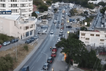 (VIDEO) Digitalno patroliranje u Baru: Sankcionisano 16 vozača zbog nepropisnog preticanja i korišćenja mobilnog telefona, među njima i stranci
