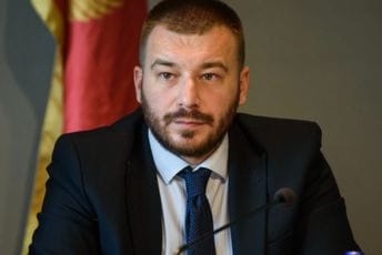 Krstović: Ulcinj je crnogorski grad, ako Đeljošaja žuljaju granice Crne Gore, očigledno ga ne žulja fotelja potpredsjednika Vlade