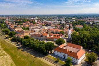 Hrvatska: Muškarac zarobio divlju lisicu u kavez, na nju pustio psa, sve snimio i objavio na društvenoj mreži