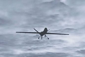Bezbjednosna uzbuna na njemačkom aerodromu: Teretni avion tokom uzletanja udario u nepoznati objekat, nekoliko sati kasnije na pisti pronađen dron Bezbjednosna uzbuna na njemačkom aerodromu: Teretni avion tokom uzletanja udario u nepoznati objekat, nekoliko sati kasnije na pisti pronađen dron