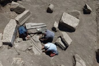 (VIDEO) Turska: Pronađena 1.800 godina stara skulptura boga zdravlja Asklepija (VIDEO) Turska: Pronađena 1.800 godina stara skulptura boga zdravlja Asklepija