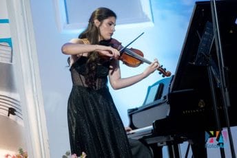 Violinistkinja Lana Zorjan oduševila publiku na KotorArtu: Umjetnička zrelost zaslužila ovacije i dva bisa Violinistkinja Lana Zorjan oduševila publiku na KotorArtu: Umjetnička zrelost zaslužila ovacije i dva bisa