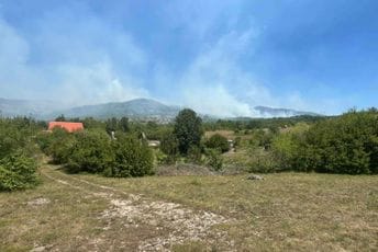 Ćećanović: Situacija u Katunskoj nahiji trenutno povoljnija, vatrogasci i dalje dežuraju