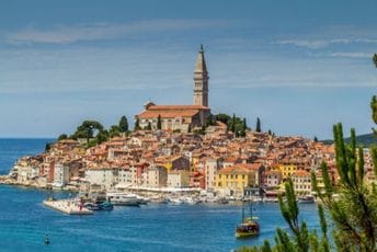 Italijan u Istri krišom snimao golu djecu, zadržao ga radnik obezbjeđenja Italijan u Istri krišom snimao golu djecu, zadržao ga radnik obezbjeđenja