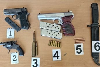 Izvršen pretres 11 lokacija u pet gradova na sjeveru: Pronađeno oružje, municija i narkotici Izvršen pretres 11 lokacija u pet gradova na sjeveru: Pronađeno oružje, municija i narkotici