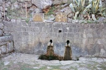 Uklonjene table o zabrani vode za piće sa izvora na Sušćepanu i Trebesinu, ali se voda ne preporučuje bez hlorisanja Uklonjene table o zabrani vode za piće sa izvora na Sušćepanu i Trebesinu, ali se voda ne preporučuje bez hlorisanja