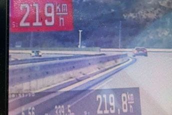 Uhapšena dva vozača zbog prekoračenja brzine: Državljanin Srbije na autoputu vozio 219 km/h