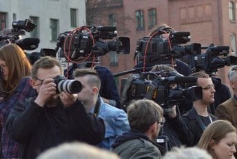 Brutalne prijetnje postale svakodnevica: Novinari sve češće na meti, nasilna retorika ne zaobilazi ni političare