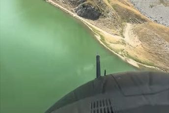(VIDEO) Kolašin: Vojni helikopter gasio požar u Veljem Dubokom
