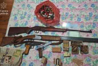 Policija izvršila pretrese u više primorskih gradova: Pronašli puške, pištolje, marihuanu, eksploziv...
