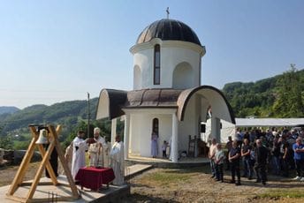 U Gornjem Zaostru održan skup, Metodije služio pomen četnicima; Dajković: Tužiću sve medije koji napišu da je Đurišić ratni zločinac U Gornjem Zaostru održan skup, Metodije služio pomen četnicima; Dajković: Tužiću sve medije koji napišu da je Đurišić ratni zločinac