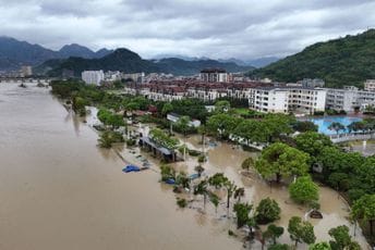 Kina: Više od milion ljudi evakuisano zbog tajfuna „Delfin“, Šangaj pod vodom