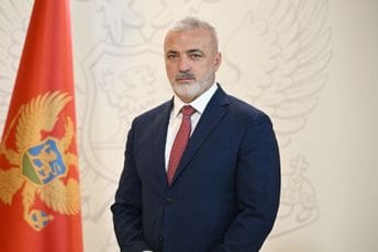Ministar sporta čestitao srebro mladim rukometašicama: Pokazale ste karakter i borbenost, ovo je rezultat za ponos Ministar sporta čestitao srebro mladim rukometašicama: Pokazale ste karakter i borbenost, ovo je rezultat za ponos
