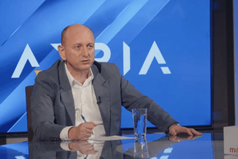 Knežević: "Fejsbuk" Srbi su glasali DPS dok sam ja bio u zatvoru i na protestima Knežević: "Fejsbuk" Srbi su glasali DPS dok sam ja bio u zatvoru i na protestima
