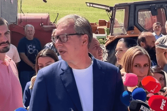 Vučić: Sin mi je bio protjeran iz Crne Gore na tri godine