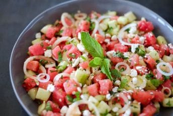 Nešto drugačije osvježenje: Ljetnja salata od lubenice, krastavca i fete Nešto drugačije osvježenje: Ljetnja salata od lubenice, krastavca i fete