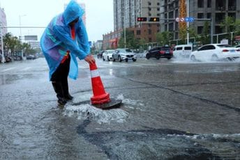 Nevrijeme u Pekingu: Zatvoreno 300 turističkih lokacija, obustavljeno 250 autobuskih linija, hiljade evakuisane