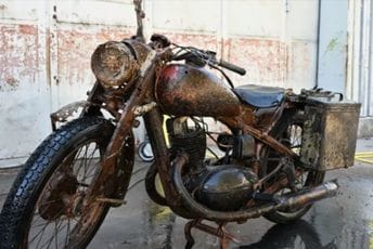 Nizak vodostaj Dunava donio jezivo otkiće: Pronađeni posmrtni ostaci vojnika iz Drugog svjetskog rata, motocikl, vjenčani prsten i Kubanski štit Nizak vodostaj Dunava donio jezivo otkiće: Pronađeni posmrtni ostaci vojnika iz Drugog svjetskog rata, motocikl, vjenčani prsten i Kubanski štit