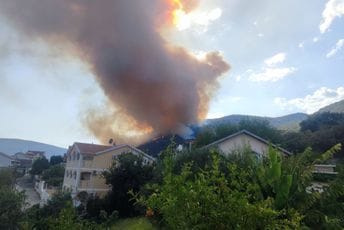 (FOTO) Buknuo požar kod Bijele, širi se nevjerovatnom brzinom; Bez struje više naselja