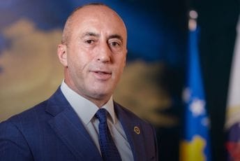 Uhapšena osoba koja je danas u Skupštini Kosova pozvala na strijeljanje Ramuša Haradinaja Uhapšena osoba koja je danas u Skupštini Kosova pozvala na strijeljanje Ramuša Haradinaja