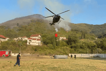 U Herceg Novom jutros nešto bolja situacija: Kuće odbranjene, stigao avion MUP-a