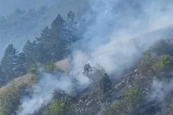 Kritična situacija u Nevesinju: Požar se širi, upućen još jedan helikopter