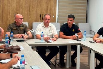 MUP: U toku sastanak Opštinskog tima za zaštitu i spašavanje u Ulcinju, požare će sjutra gasiti šest vazduhoplova MUP: U toku sastanak Opštinskog tima za zaštitu i spašavanje u Ulcinju, požare će sjutra gasiti šest vazduhoplova