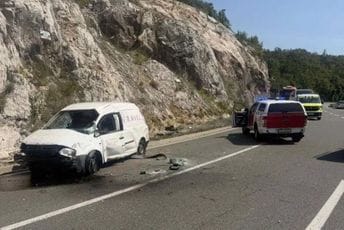 Nezgoda na Obzovici: Vozilo udarilo u stijenu, povrijeđena jedna osoba