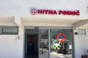 Lišen slobode muškarac u Plužinama: Automobilom udario u vrata Hitne pomoći Lišen slobode muškarac u Plužinama: Automobilom udario u vrata Hitne pomoći