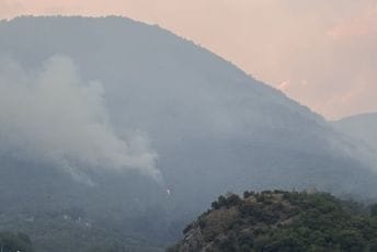 Požar u Baošićima: Jedna porodica evakuisana Požar u Baošićima: Jedna porodica evakuisana