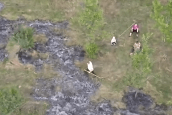 (VIDEO) Dron policije spriječio širenje požara u Bijelom Polju: Uočili čovjeka kako pali suvo sijeno