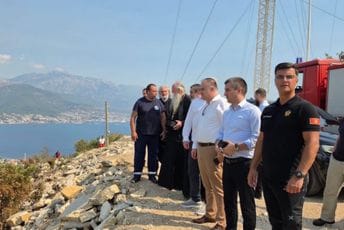 Bečić i Šaranović obišli aktivna požarišta: Sistem funkcioniše izuzetno kvalitetno Bečić i Šaranović obišli aktivna požarišta: Sistem funkcioniše izuzetno kvalitetno