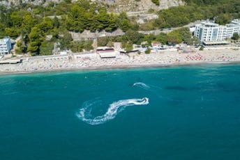 U Baru uhapšeni državljani Srbije, osumnjičeni za 10 krađa na plažama U Baru uhapšeni državljani Srbije, osumnjičeni za 10 krađa na plažama