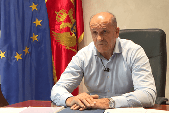 Zečević: Aerodromi da ostanu u državnom vlasništvu i da se modernizuju Zečević: Aerodromi da ostanu u državnom vlasništvu i da se modernizuju