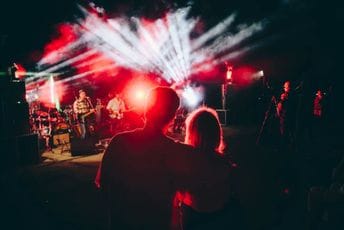 Muzika pod zvijezdama: Na Kučkim koritima počelo treće izdanje Music & Hills festivala