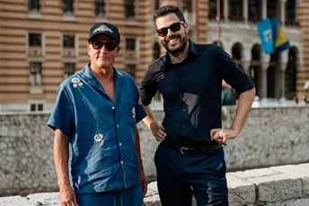 Holivudska legenda stigla u Sarajevo: Slavnom glumcu će biti uručeno Počasno Srce Sarajeva Holivudska legenda stigla u Sarajevo: Slavnom glumcu će biti uručeno Počasno Srce Sarajeva
